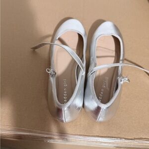 Madden Girl Silver Flats